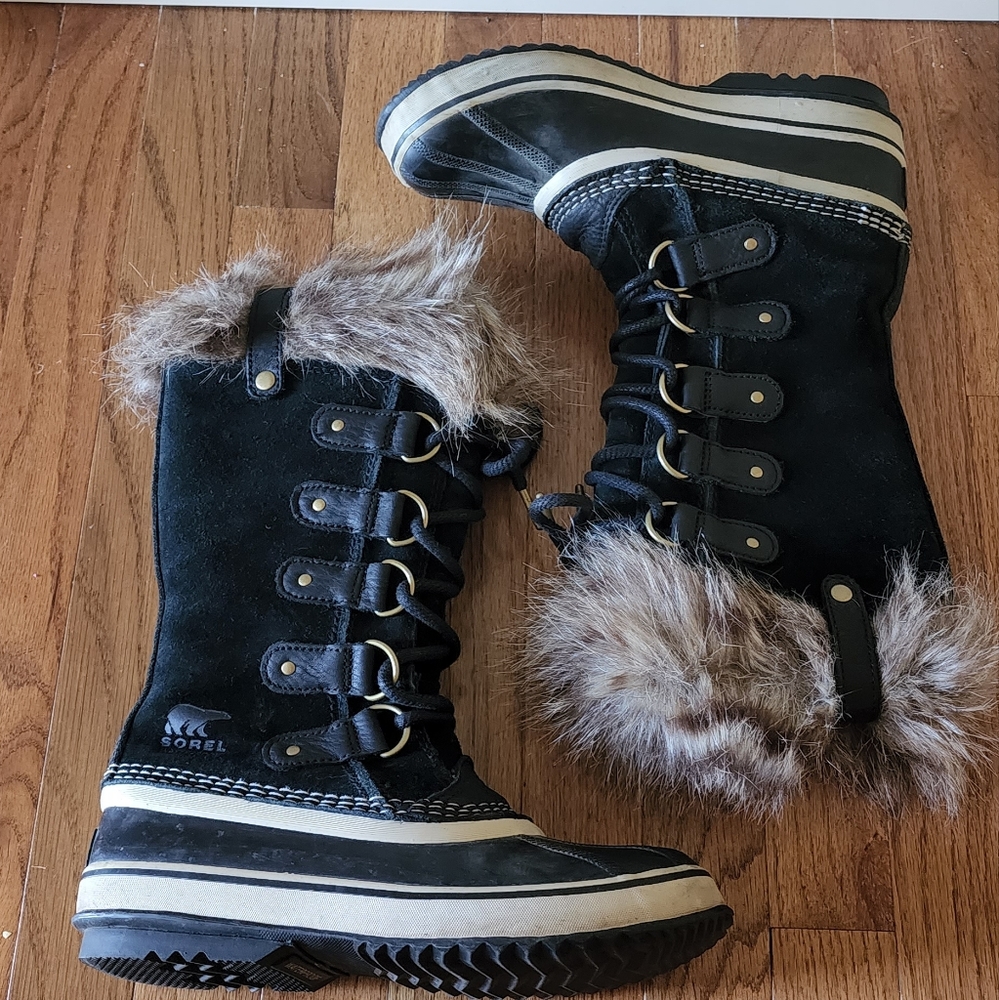 Sorel joan of arc boots in black and quarry colorway